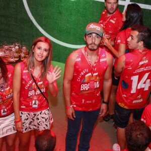 Cris Dias e Thiago Rodrigues foram clicados durante discussão em 2014 durante o carnaval do Rio de Janeiro