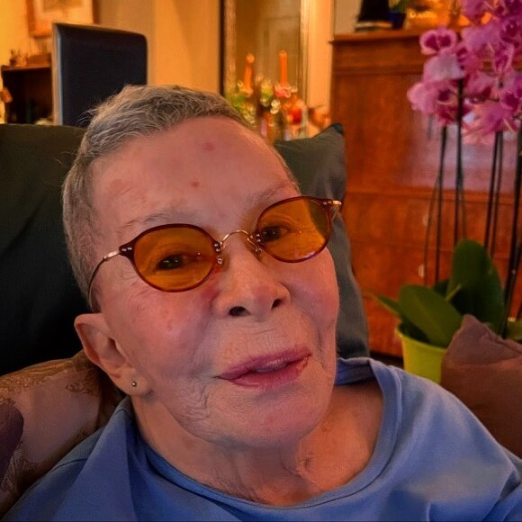 Rita Lee emocionou os fãs com a sua primeira foto em casa