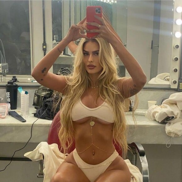 Alguns internautas criticaram Yasmin Brunet por mostrar muito o corpo