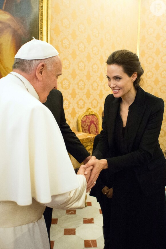 Angelina Jolie conheceu o Papa Francisco durante uma audiência privada no Vaticano nesta quinta-feira, 8 de janeiro de 2015