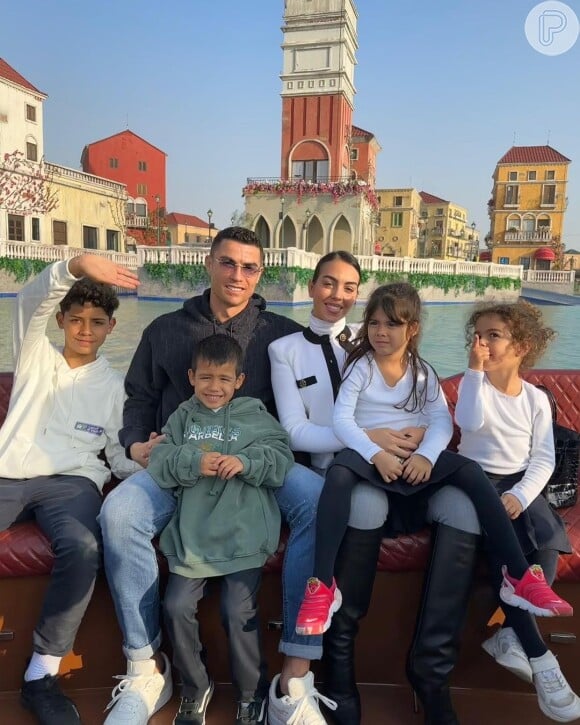 Georgina Rodríguez e Cristiano Ronaldo são pais de cinco