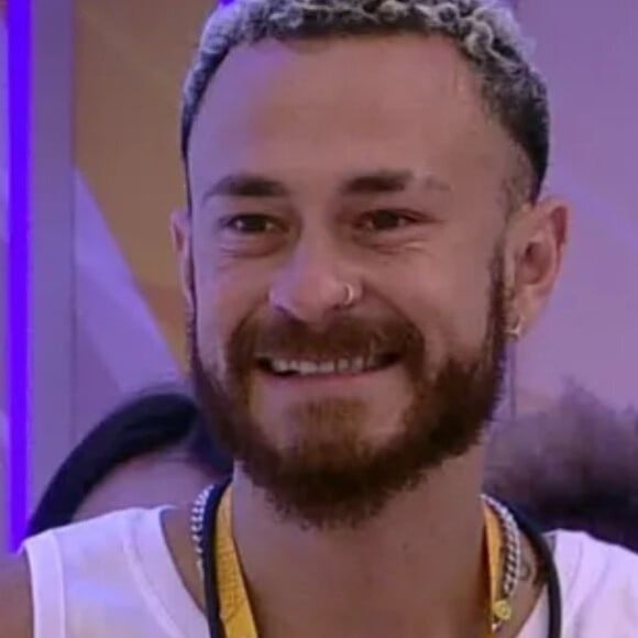 BBB 23: Fred Desimpedidos levou blusa com mãozinha do filho, Cris, para usar no confinamento