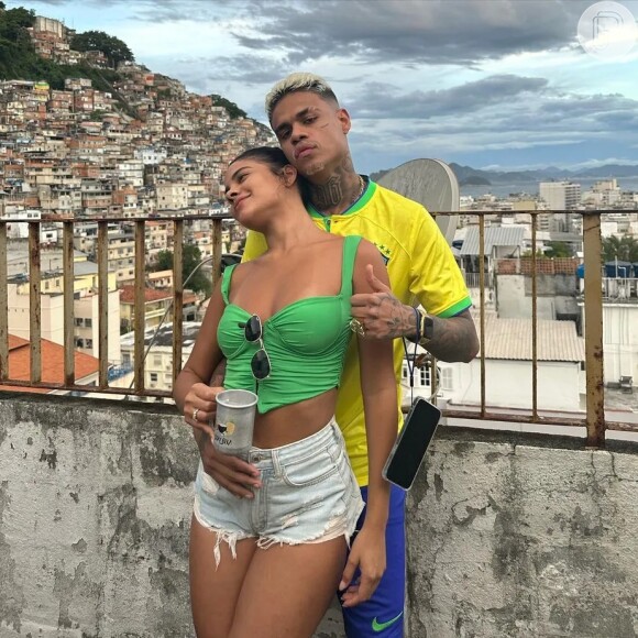 Bella Campos e MC Cabelinho se conheceram nos bastidores da novela 'Vai na Fé' e assumiram o relacionamento em outubro de 2022