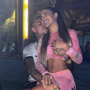 Bella Campos surge em clique sexy com MC Cabelinho e derrete web: 'Ele é muito fofo'