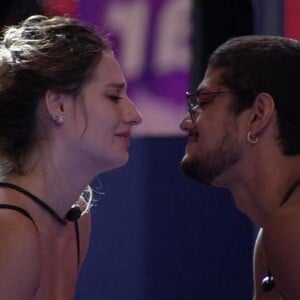 BBB 23: Gabriel Santana se declarou para Bruna Griphao durante uma das festas