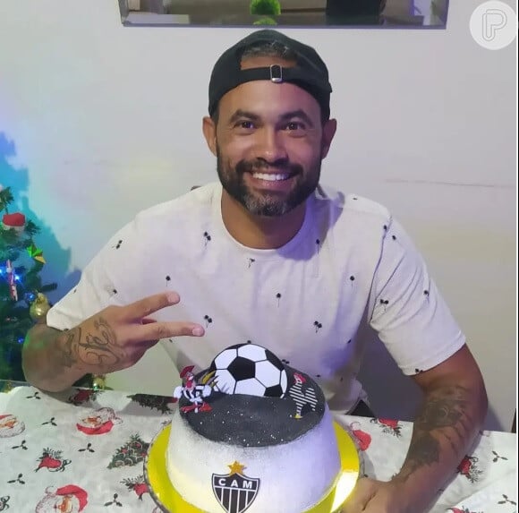 Goleiro Bruno conta com o apoio de alguns fãs nas redes sociais