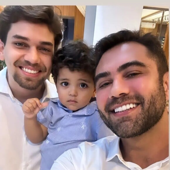 Thiago Costa compartilhou registros ao lado da família no casamento de Lyandra Costa