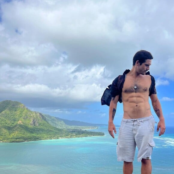 Nicolas Prattes é conhecido pelo físico sarado