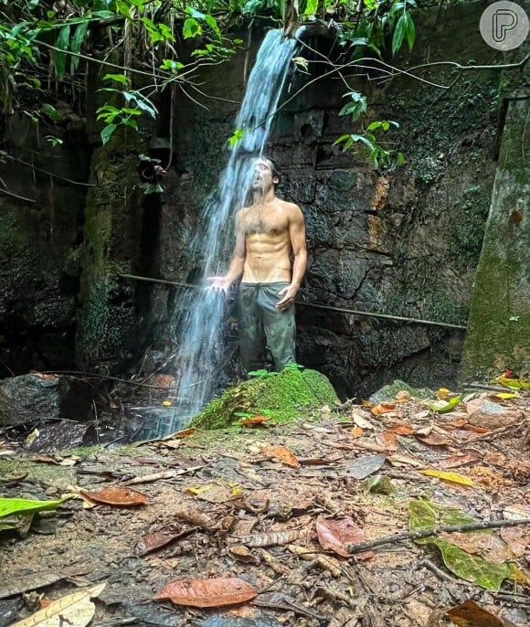 Fotos de Nicolas Prattes sem camisa fazem sucesso na web