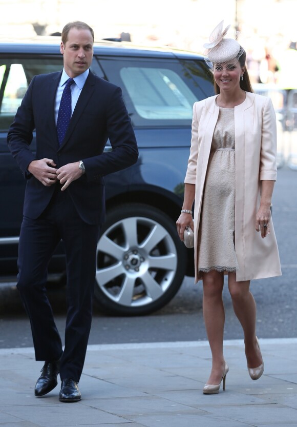 Kate Middleton e Príncipe William seguem optando por manter as aparências para cumprir os compromissos públicos