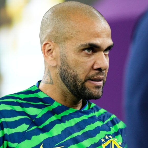 Amigo de Daniel Alves manda mensagem para prima da vítima após assédio