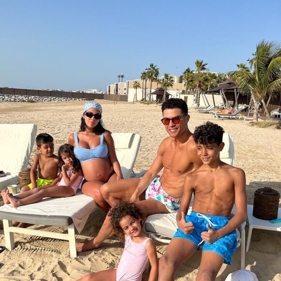 Georgina Rodríguez e Cristiano Ronaldo só foram se aproximar em uma festa dada pela marca tempos depois