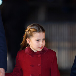Os outros filhos de Príncipe William e Kate Middleton, George e Charlotte devem comparecer à cerimônia do avô