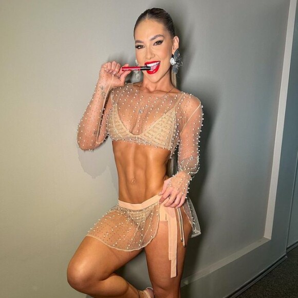 Virgínia Fonseca elegeu um look transparente para sua segunda festa de aniversário