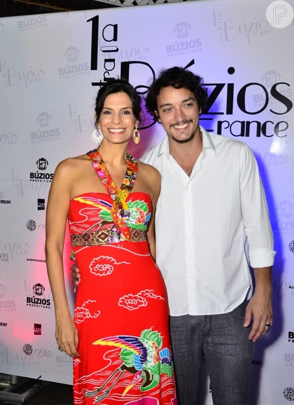 Helena Ranaldi e Allan Souza se conheceram nos bastidores da novela 'Em Família'