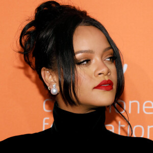 A cantora Rihanna é fã assumida de perfumes e já revelou sua fragrância favorita