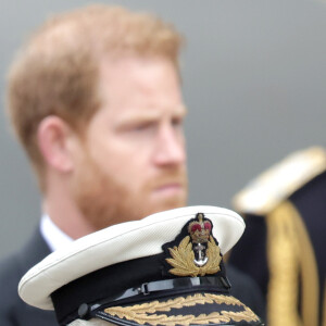 Em contrapartida, Rei Charles III está muito emocionado com a presença do filho, Príncipe Harry 