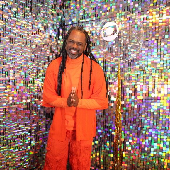 Manoel Soares revelou ao vivo no 'Encontro' que seus filhos haviam sofrido ataques verbais na escola: 'Por conta de notícias falsas de internet'