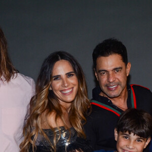 Zezé Di Camargo e a mulher, Graciele Lacerda, posam com Wanessa Camargo, Dado Dolabella e os filhos da cantora