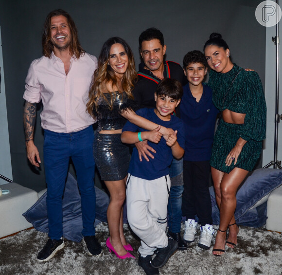 Zezé Di Camargo e a mulher, Graciele Lacerda, posam com Wanessa Camargo, Dado Dolabella e os filhos da cantora