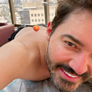 Fernando Zor fez procedimento estético para aumentar o bumbubm