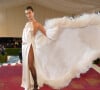 Hailey Bieber é fã do estilo minimalista no MET Gala: esse slip dress usado em 2022 é prova disso