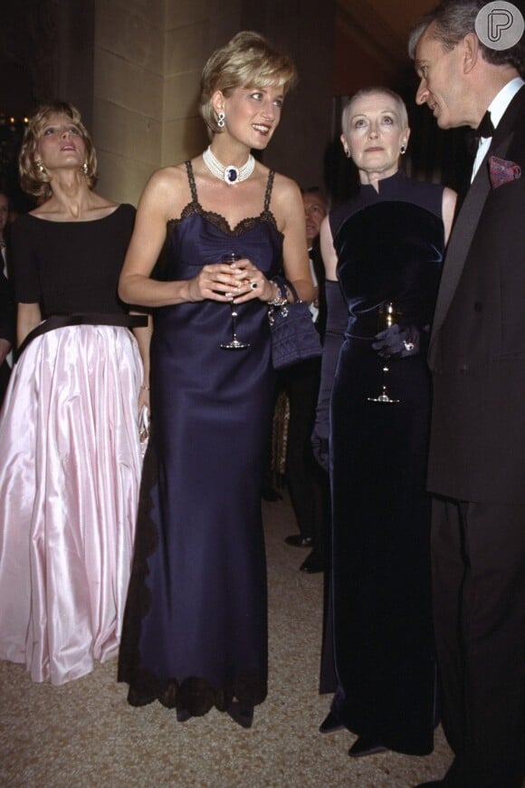 O MET Gala de 1996 contou com a rara aparição de Princesa Diana