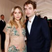 Namorada de Robert Pattinson chama atenção por semelhança com atriz brasileira: 'A cara da Carla Diaz'. Veja fotos e compare!
