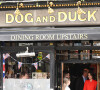 No Soho, Kate Middleton e Príncipe William passaram em um pub, o Dog & Duck Pub