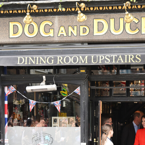No Soho, Kate Middleton e Príncipe William passaram em um pub, o Dog & Duck Pub