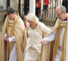 Camilla Parker Bowles usou na coroação de Rei Charles III vestido assinado pelo mesmo figurinista da Princesa Diana