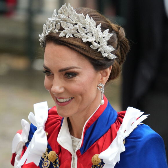 Kate Middleton homenageou a princesa Diana e a Rainha Elizabeth II na coroação de Rei Charles III