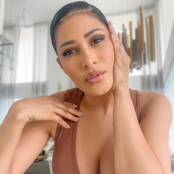Simaria é dona de um corpo perfeito e sabe como valorizá-lo com looks