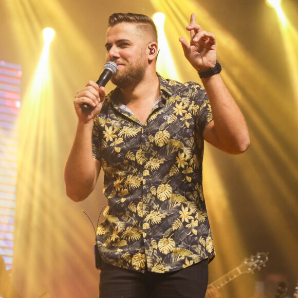 Cantor Zé Neto também tem uma oração tatuada com o objetivo de afastar más energias