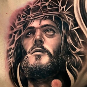 Zé Neto, da dupla com Cristiano, tatuou a imagem de Jesus Cristo no corpo