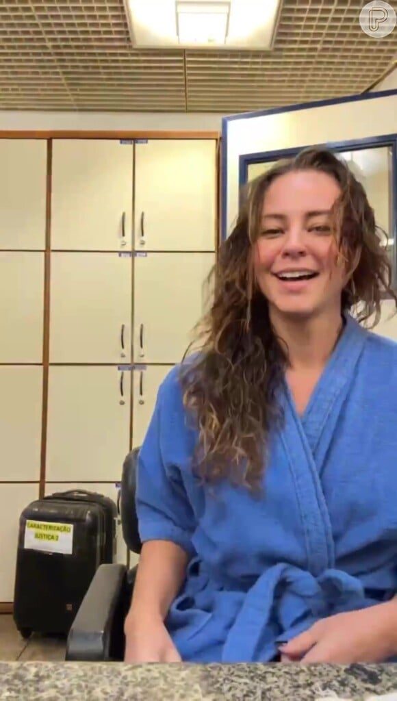 De cara limpa, Paolla Oliveira exibiu detalhes dos bastidores na TV Globo