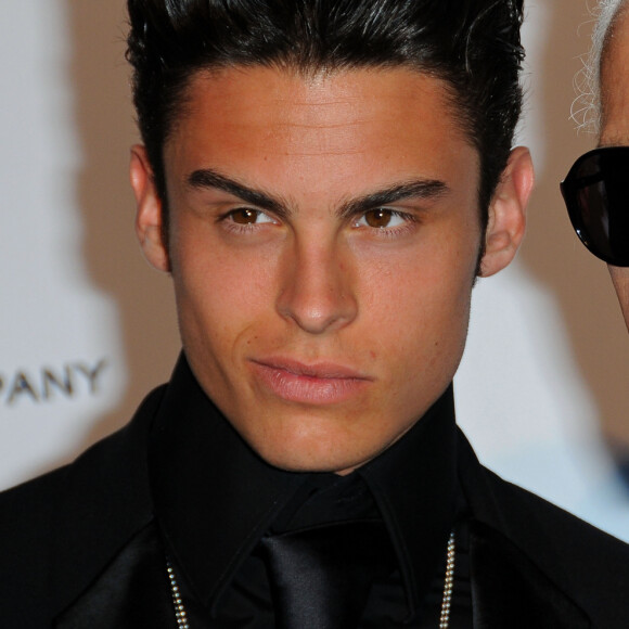 Muso de Karl Lagerfeld, Baptiste Giabiconi deve herder 30% da herança