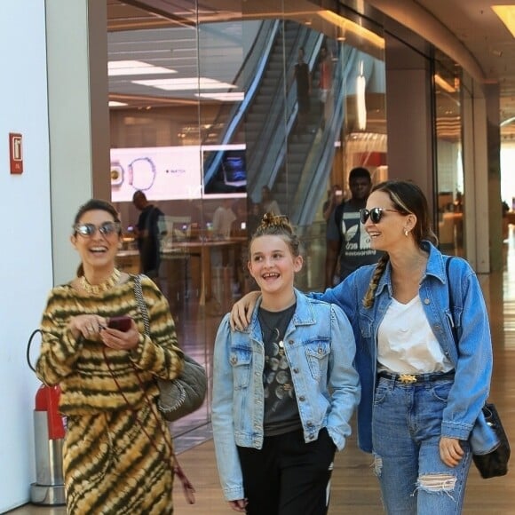 Fernanda Paes Leme, Fernanda Rodrigues e Luisa demonstraram muita sintonia durante passeio