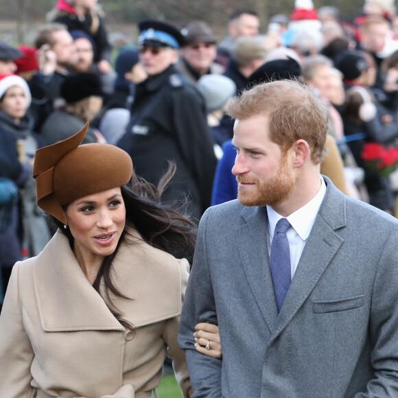 Príncipe Harry e Meghan Markle só se aproximam e sorriem um para o outro quando estão diante de câmeras. Fora dos holofotes, o distanciamento entre eles está nítido