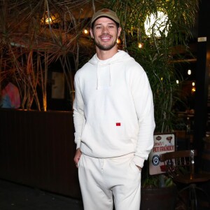 José Loreto usou um look conforty para seu aniversário de 39 anos