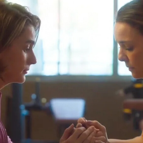 Capítulo de segunda-feira 5 de junho de 2023 da novela 'Vai na Fé', Clara (Regiane Alves) se encontra com Helena (Priscila Steinman)