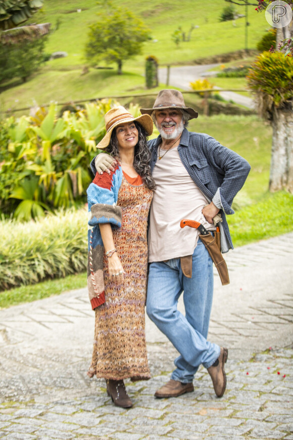 Capítulo de terça-feira 6 de junho de 2023 da novela 'Vai na Fé', Fábio (Zécarlos Machado) cuida da mulher, Dora (Claudia Ohana)