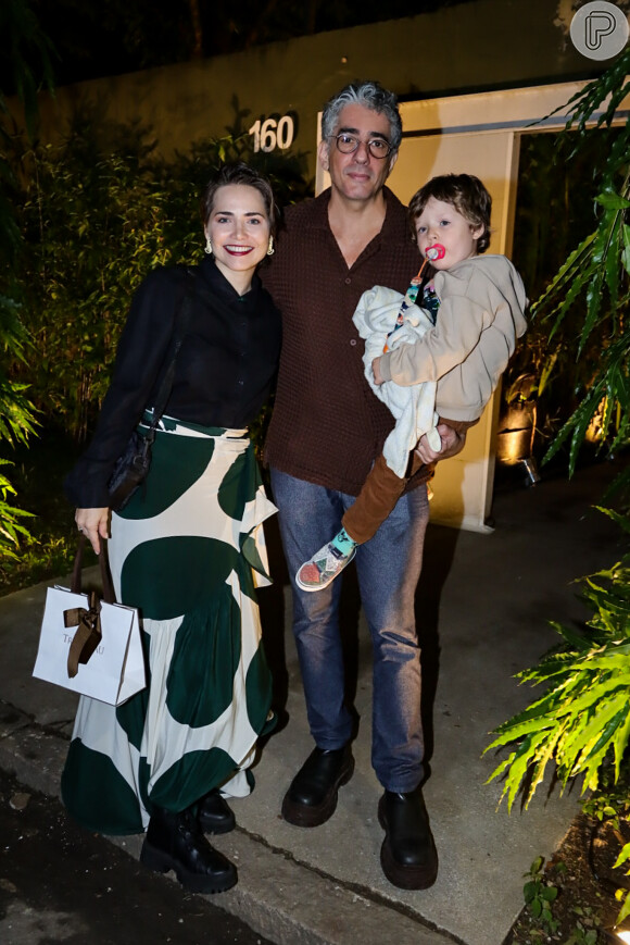 Letícia Colin e Michel Melamed com filho no aniversário de Fernanda Paes Leme