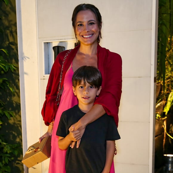 Juliana Knust com filho na festa de 40 anos de Fernanda Paes Leme