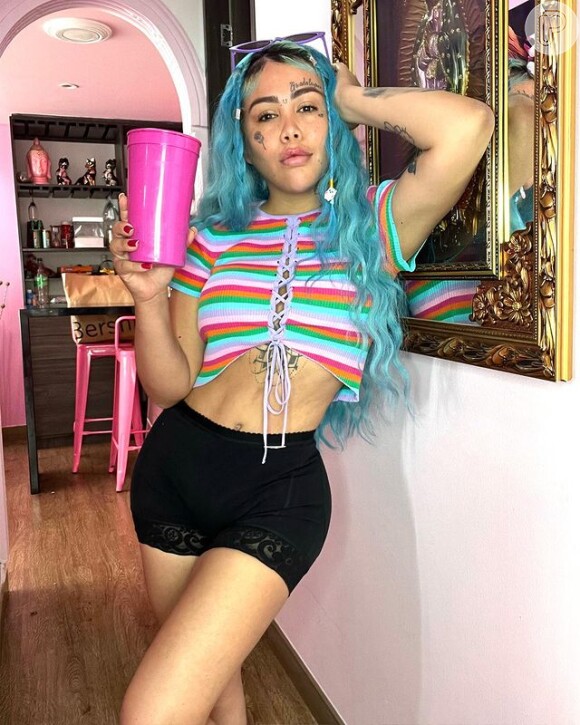 Ao ver o perfil da influenciadora no Instagram dá para ver que ela adora trocar mudar o seu visual.