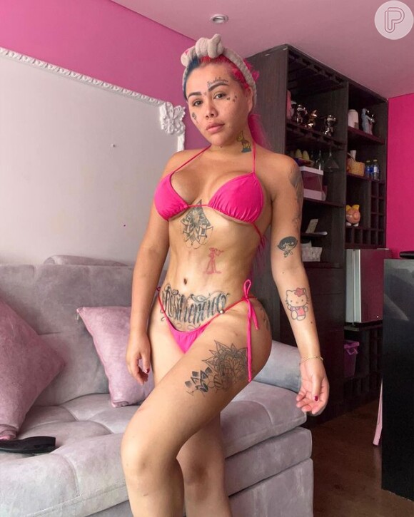 Além de procedimentos estéticos, Yina tem várias tatuagens no corpo.