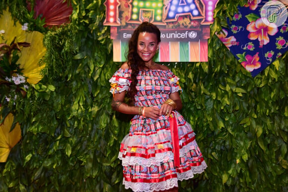 Domitila Barros apostou em vestido de festa junina bem tradicional para o 'São João da Thay'