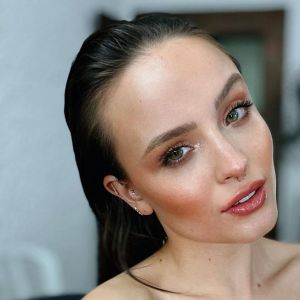 Larissa Manoela se mostrou cansada dos boatos de gravidez