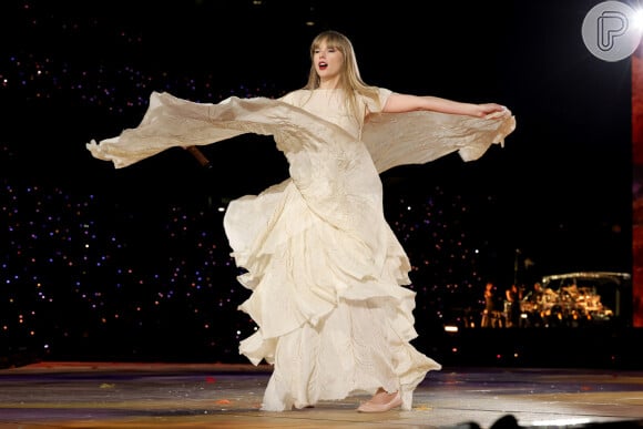 Look de swiftie que foi assistir a show de Taylor Swift na 'The Eras Tour' tem bordado de rosas e espinhos que são citados em 'Call It What You Want To'