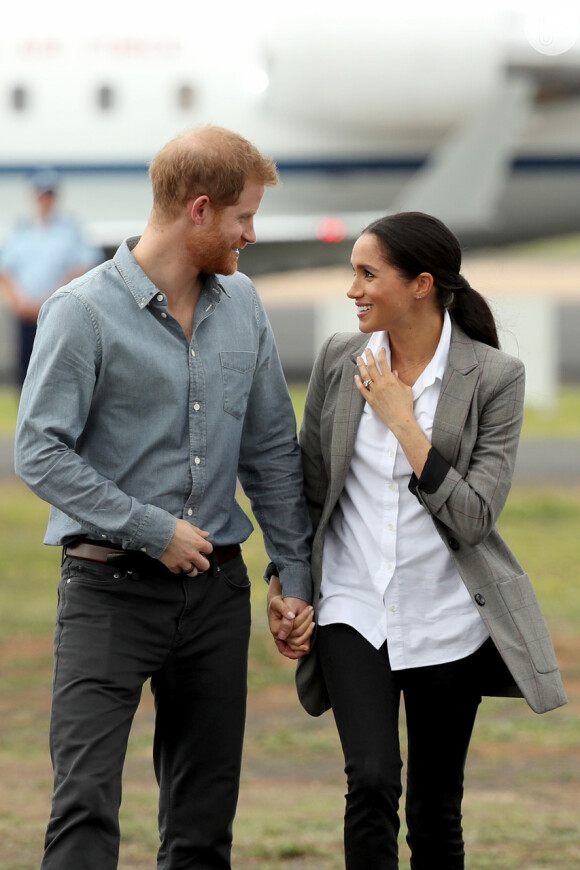 Príncipe Harry e Meghan Markle se conheceram em 2016 e construíram uma família juntos